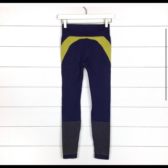 *sold*Rare Demi Lovato Fabletics Leggings - Picture 7 of 9